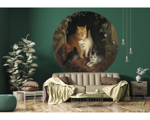 Wohnzimmer mit Wandtattoo Katzenmotiv über einem Sofa