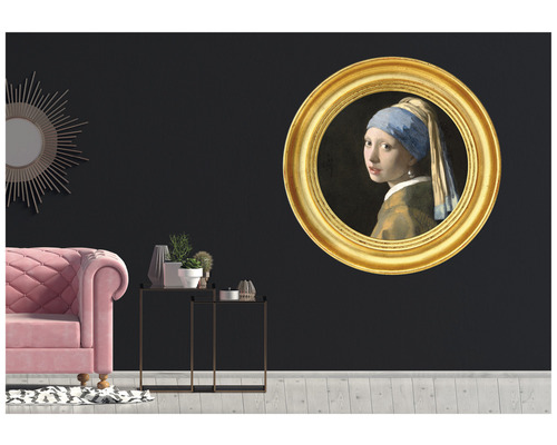 Wohnzimmer mit gerahmtem Gemälde von Mädchen mit Perlenohrring