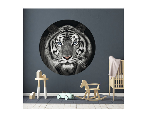 Kinderzimmer mit einem Wandtattoo mit einem Tigerkopf.