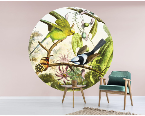 Wandbild mit Vogelmotiven in einem Wohnzimmer