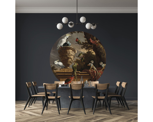 Esszimmer mit Wandbild im klassischen Stil mit Vögeln und Affen