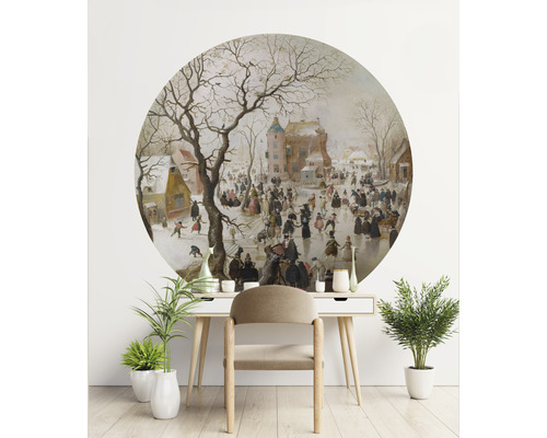 Wanddekoration mit Winterlandschaft-Motiv über einem Schreibtisch