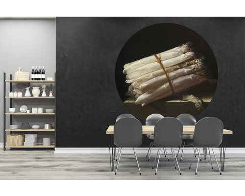 Esszimmer mit Regal und Wandbild von Spargel