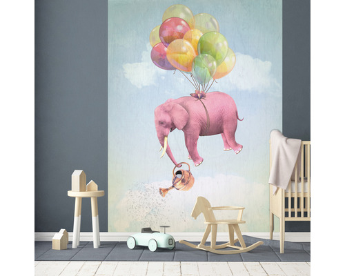 Kinderzimmer mit Elefant und Luftballons Wandbild, Spielzeugauto, Schaukelpferd und Kinderbett