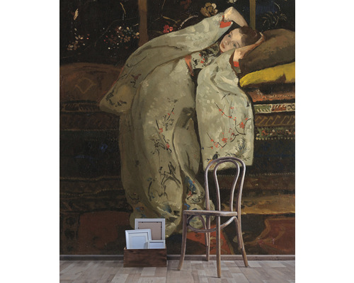 Dekoratives Wandbild mit Frauenmotiv, Holzstuhl und Bilderrahmen