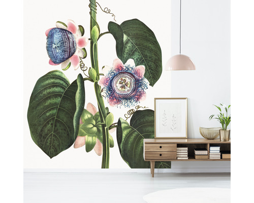 Wandbild mit floralem Motiv im Wohnzimmer