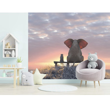 Kinderzimmer mit einer Fototapete, die einen Elefanten und einen Hund auf einer Bank bei Sonnenuntergang zeigt