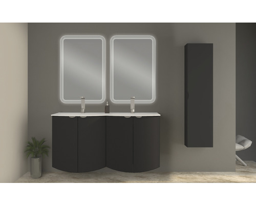 Badezimmer mit Waschtischunterschrank, Waschbecken, beleuchteten Spiegeln und Hochschrank