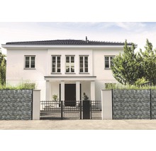 Einfamilienhaus mit Gabionenzaun und Metallzaun zur Straßenseite