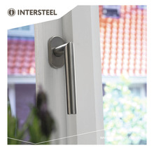 Intersteel Fenstergriff aus Edelstahl am Fenster