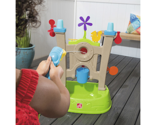 Step2 Wasserspielstation mit Wasserpistole im Garten