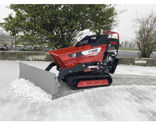 Motorisierte Schubkarre mit Schneeschild im Wintereinsatz