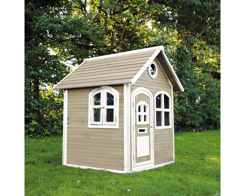 Spielhaus aus Holz mit Fenstern und Tür im Garten