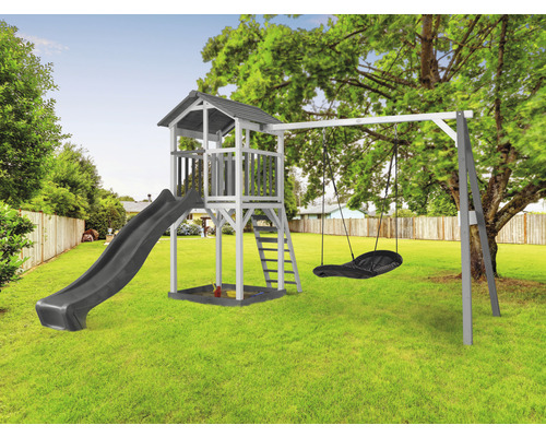 Spielturm mit Rutsche, Schaukel und Sandkasten im Garten