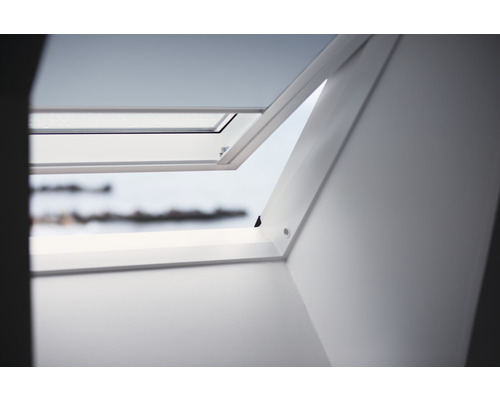 Geöffnetes Dachfenster für Dachgeschossausbau