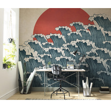 Büro mit einer Fototapete mit Wellenmuster und roter Sonne.