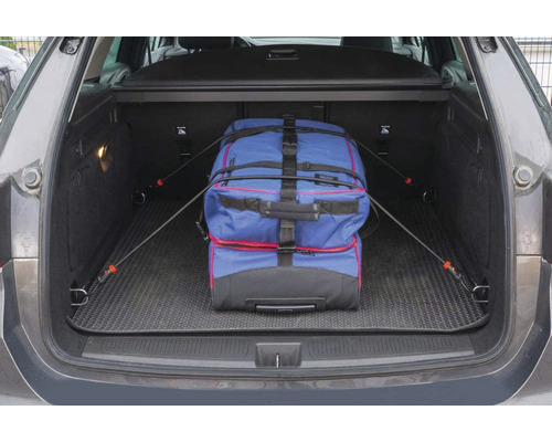 Gepäcktasche im Kofferraum mit Ladungssicherungsnetz