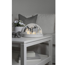 Dekorative Winterdorf-Szene mit Häusern und Baum auf einem Tisch