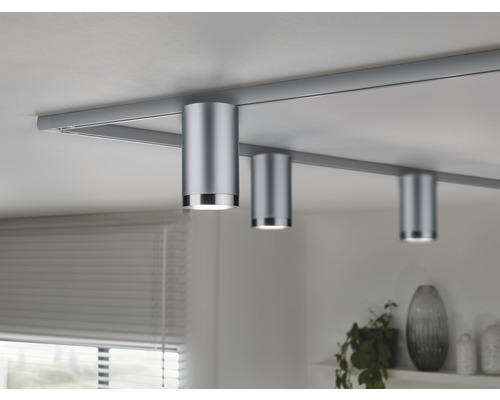 Deckenleuchte mit drei Strahlern an einer Schiene