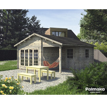 Garten mit Holzgartenhaus, Tisch und Bänken sowie einer Hängematte