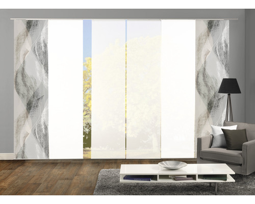 Wohnzimmer mit Schiebevorhängen und modernem Design