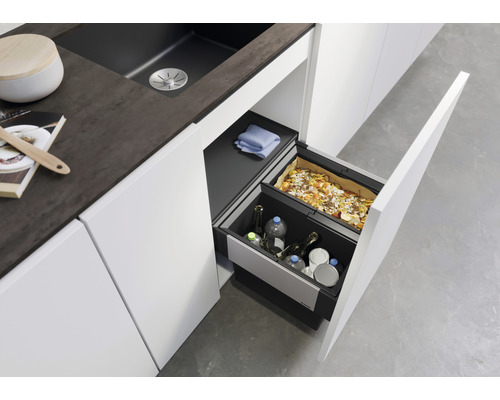 Küchenschrank mit Mülltrennsystem und zwei Behältern für Glas und Lebensmittelabfälle