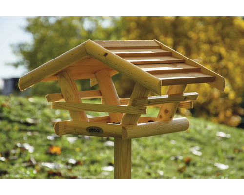 Vogelhaus aus Holz mit Ständer