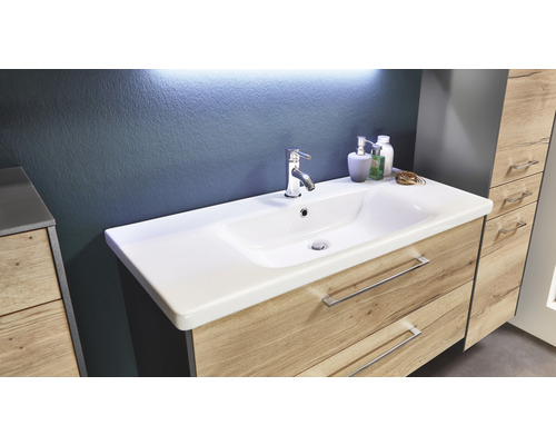 Waschbeckenunterschrank mit Aufsatzwaschbecken im Badezimmer