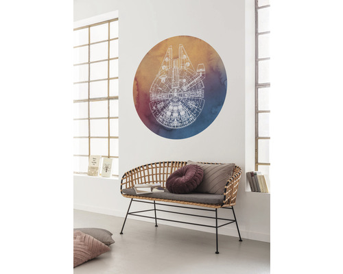 Wohnzimmer mit Sitzbank und Wandtattoo mit Raumschiffdesign