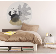 Schlafzimmer mit Wandtattoo und Bett
