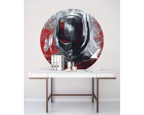 Wandsticker mit Ant-Man-Motiv über einem Schreibtisch