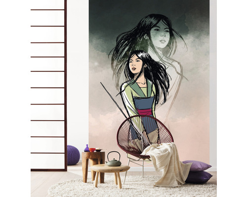 Wohnraum mit illustrierter Fototapete mit Frauenmotiv