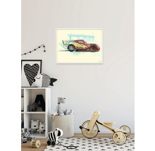 Dekoratives Kinderzimmer mit einem gerahmten Bild von Lightning McQueen