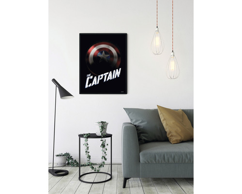 Dekoratives Captain America Wandbild über einem Sofa im Wohnzimmer