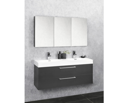 Waschtischkombination mit zwei Schubladen, Waschbecken und Spiegelschrank im Badezimmer.