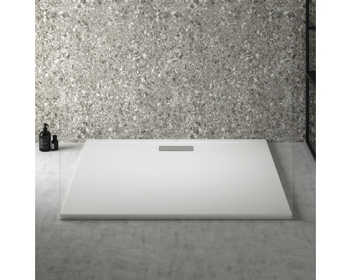 Rechteckige Duschwanne aus Mineralguss im Badezimmer