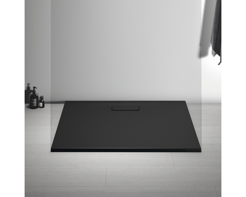 Schwarze Duschwanne im Badezimmer