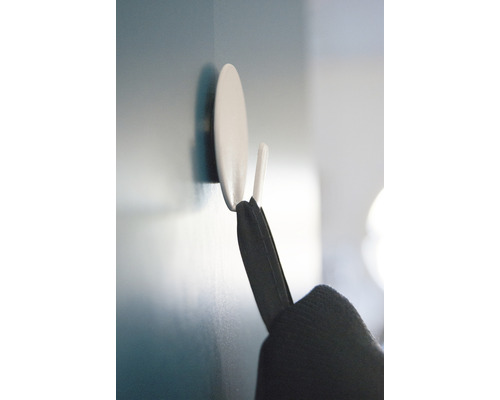 Wandhaken mit aufgehängter Tasche