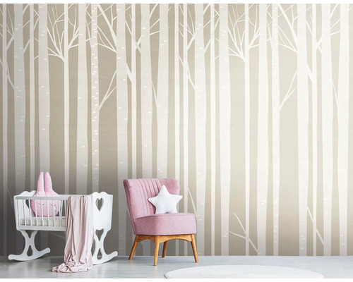 Kinderzimmer mit Waldtapete, Wiege und Sessel