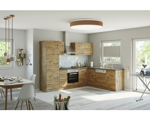 Helle Küche im Landhausstil mit Holzfronten, Esstisch und Beleuchtung