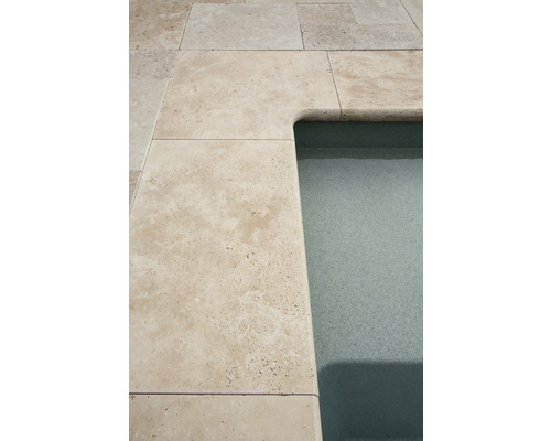 Travertin Poolumrandung mit Becken