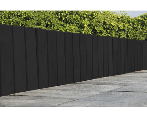 Gartenansicht mit Zaun aus Holz