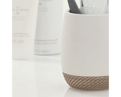 Zahnputzbecher aus Keramik mit geflochtenem Sockel