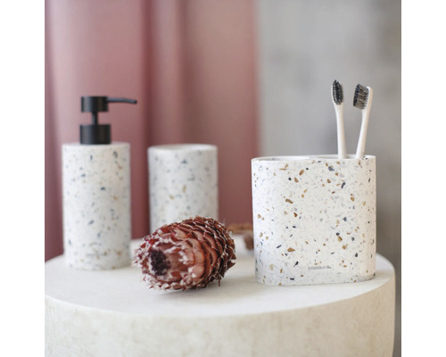 Badezimmer-Set mit Seifenspender, Becher und Zahnbürstenhalter in Terrazzo-Optik