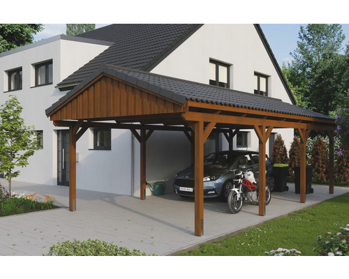 Einzelcarport SKAN Holz Fichtelberg 423 x 808 cm Nussbaum Holz Carport mit Auto und Motorrad vor einem Haus
