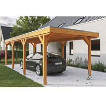 Holz Carport mit Auto auf gepflastertem Untergrund