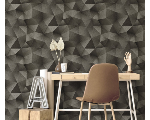 Szene mit geometrischer Tapete, Schreibtisch und Bürostuhl