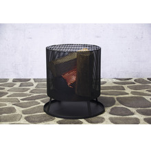 Feuerkorb aus Metall mit Brennholz