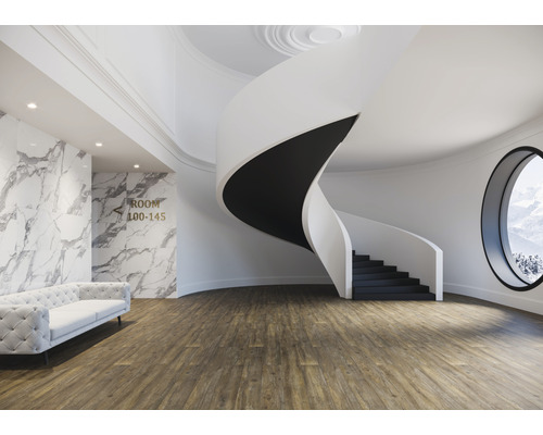 Innenraum mit Wendeltreppe, Sofa und Holzboden