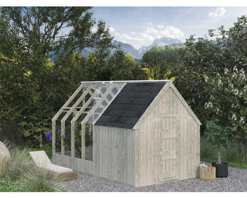 Garten mit Gewächshaus aus Holz, integriertem Schuppen und Liegestuhl